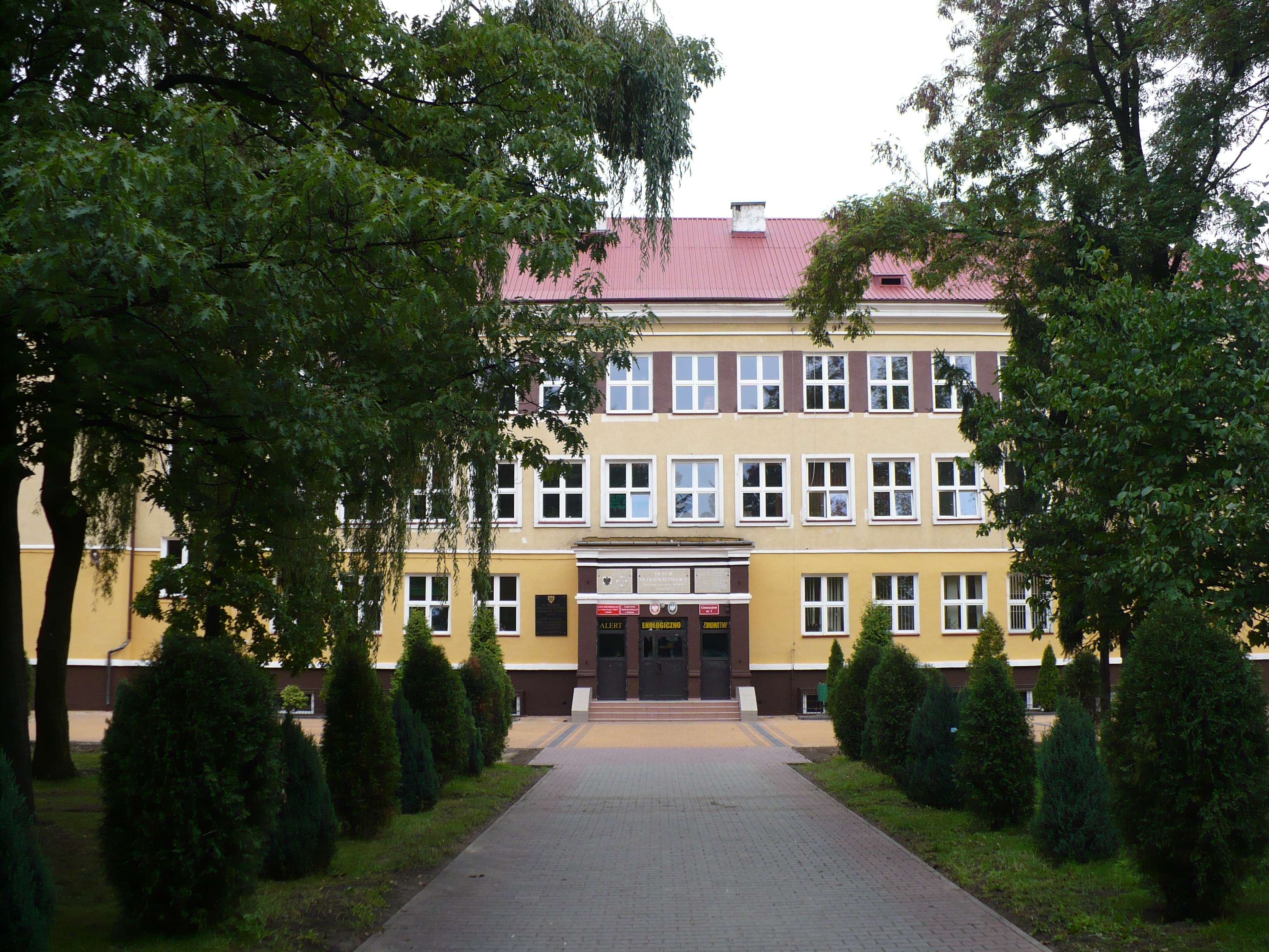 Główne wejście szkoły