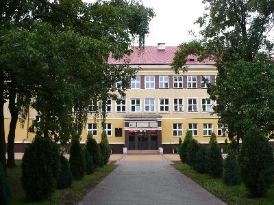 Główne wejście szkoły